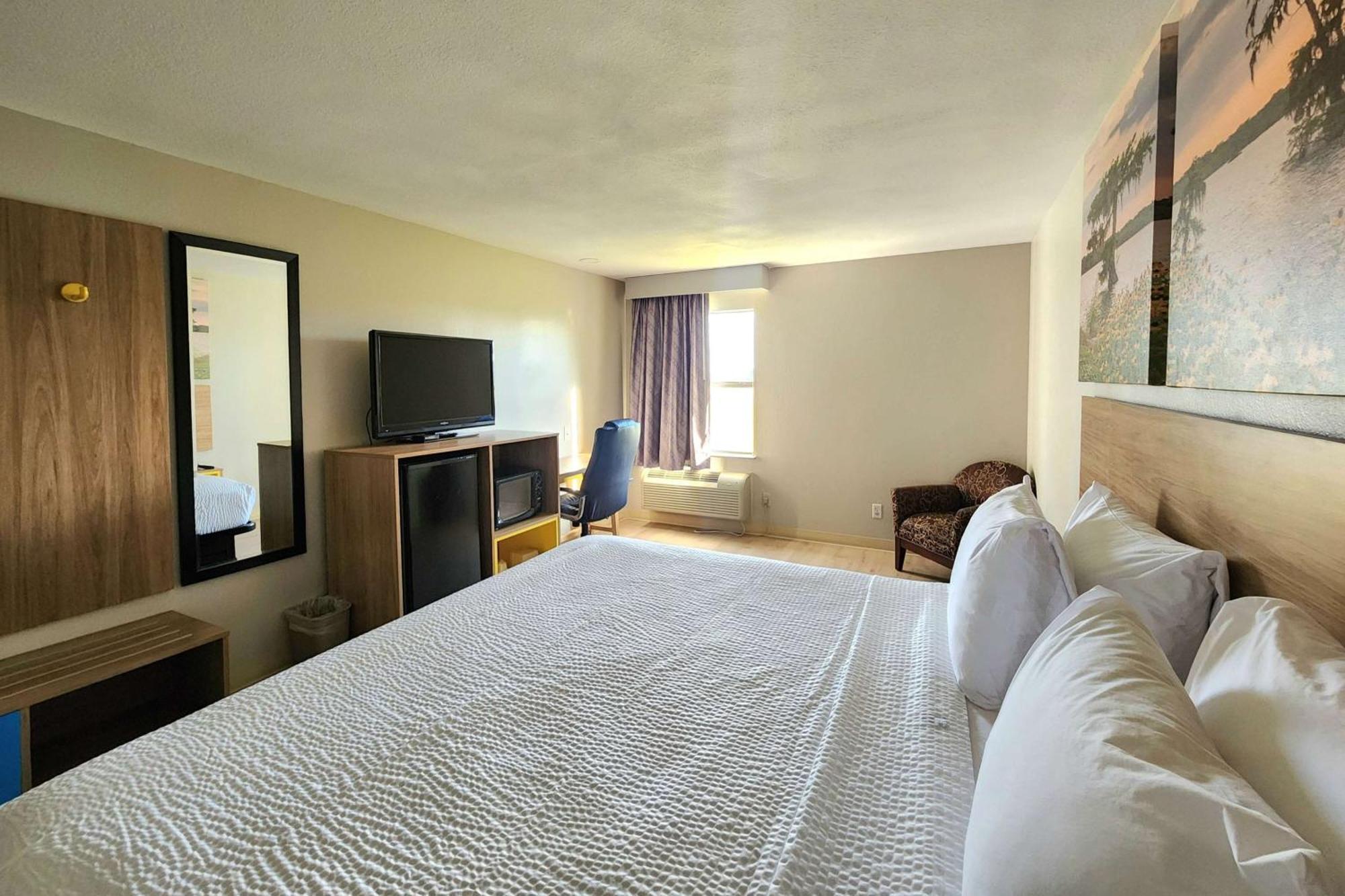 Days Inn By Wyndham Lafayette Scott Bagian luar foto