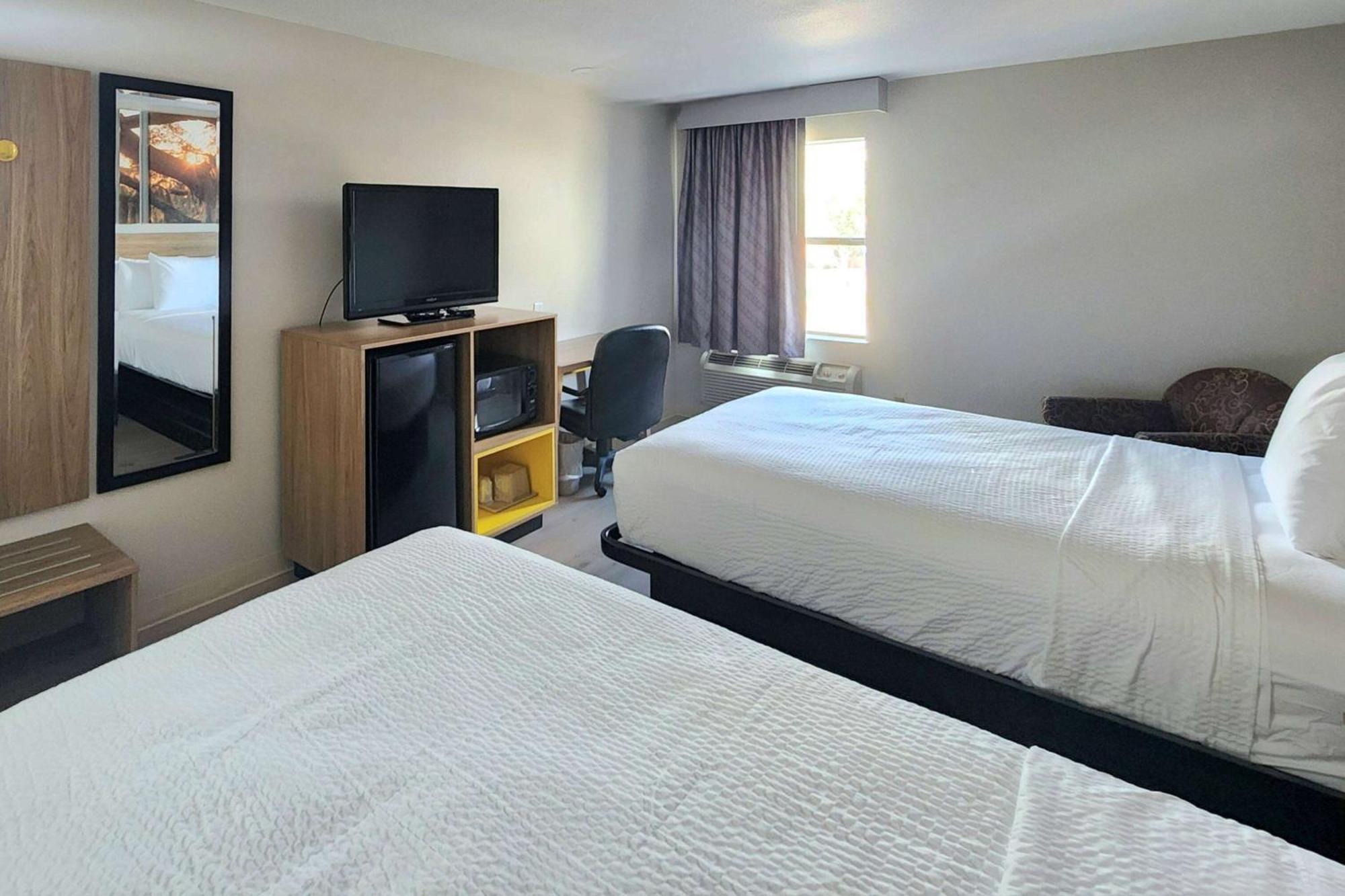 Days Inn By Wyndham Lafayette Scott Bagian luar foto